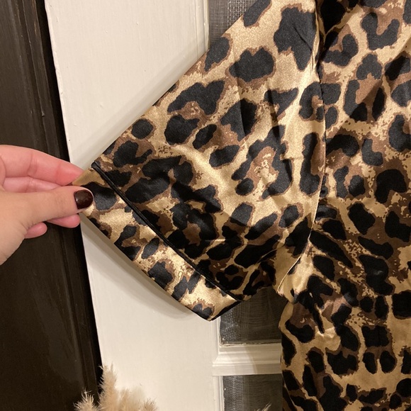 Cheetah Satin Pajama Short Set. Sz: Medium - Picture 5 of 14
